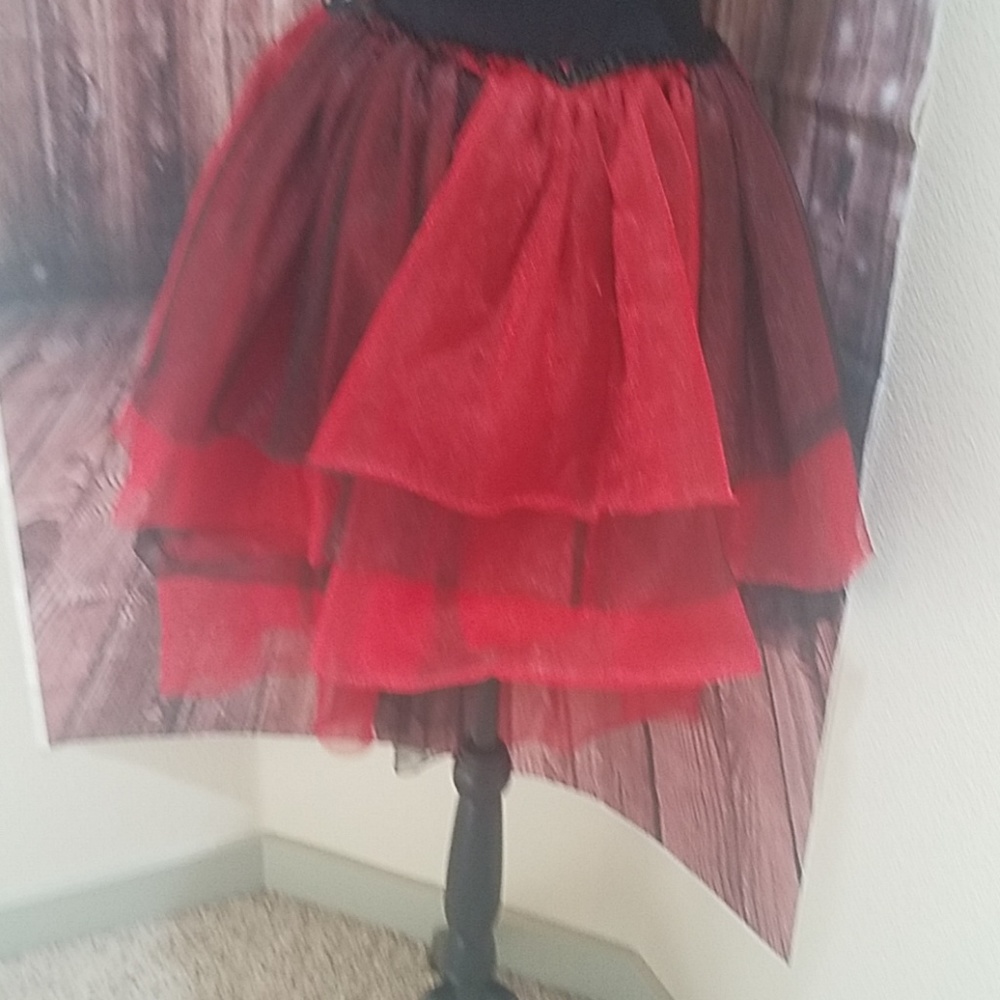 Fun high-low  skirt - Picture 5 of 6